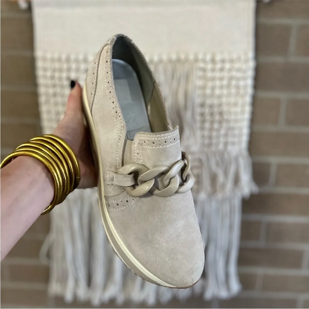 Dolce Vita Women's Beige Suede Chain-Trim Slip-On Loafer